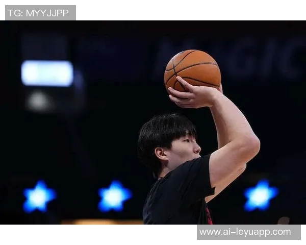 杨瀚森努力追赶哈滕的脚步先从防守做起助力火箭重回巅峰